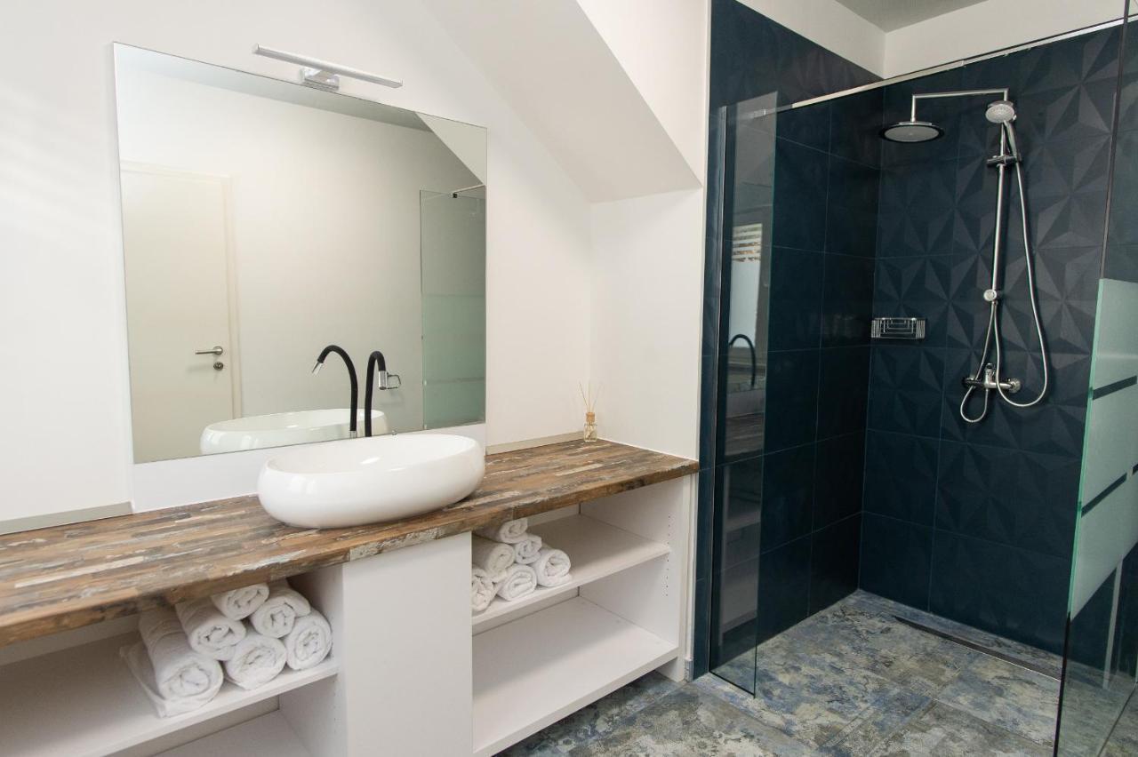 Exclusive Villa Almissa With Swimming Pool And Sea View Lokva Rogoznica Exterior photo